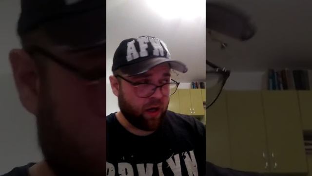 Когда пытаешься показать родителям мем смотреть онлайн