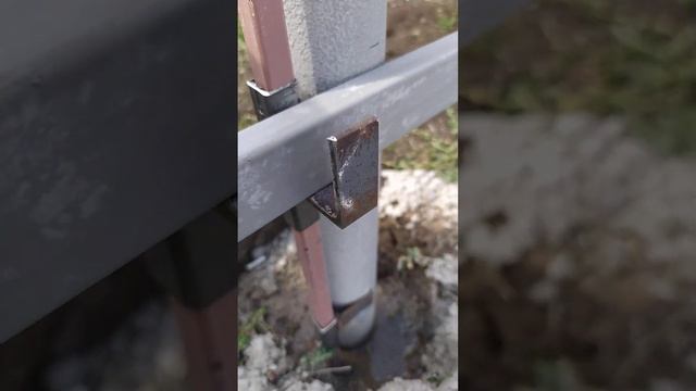 сварить забор одному, держатель профиля , фиксации прожилин из металлического профиля.