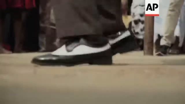 Africans dance with a coffin ORIGINAL South Africa / Африканцы танцуют с гробом Давно хотел их найт смотреть онлайн