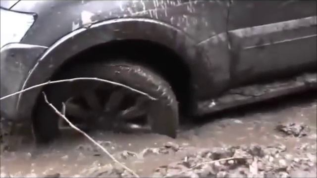 внедорожник Mitsubishi Pajero на бездорржье