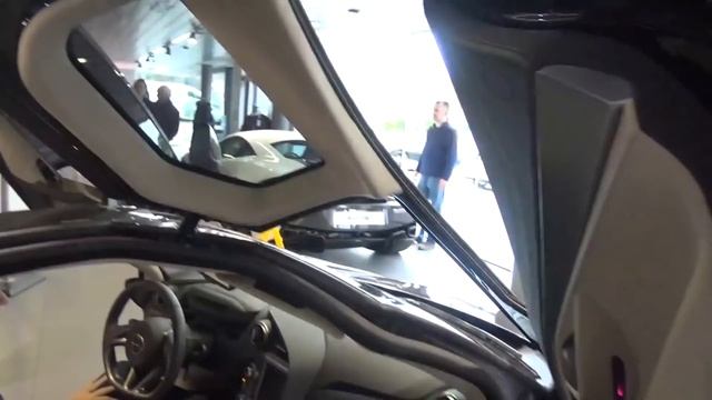 2017 McLaren 720s: Exterior and Interior Overview. смотреть онлайн