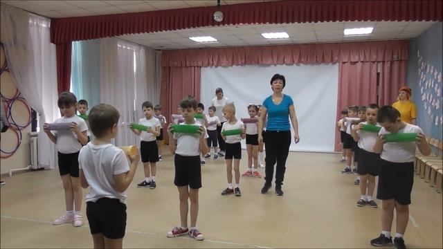 ОРУ с катушками (МО по физкультуре). Ведущая - Перышкова Наталья. Мы танцуем, мы играем. смотреть онлайн