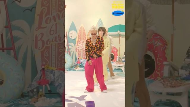명곡 담에 명곡 담에 명곡? 쏟아지는 위너의 명곡 속에 우당탕탕 메들리 댄스? | WINNER HOLIDAY SHOW смотреть онлайн