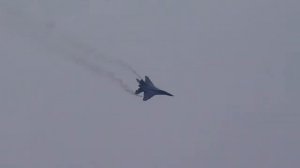 Военный самолёт в небе на МАКС-2013