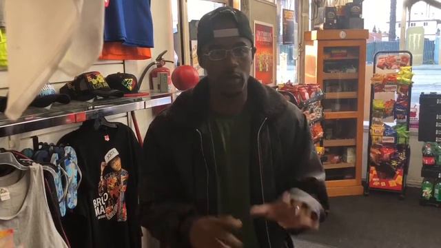 LAX SMOKE & GIFT смотреть онлайн