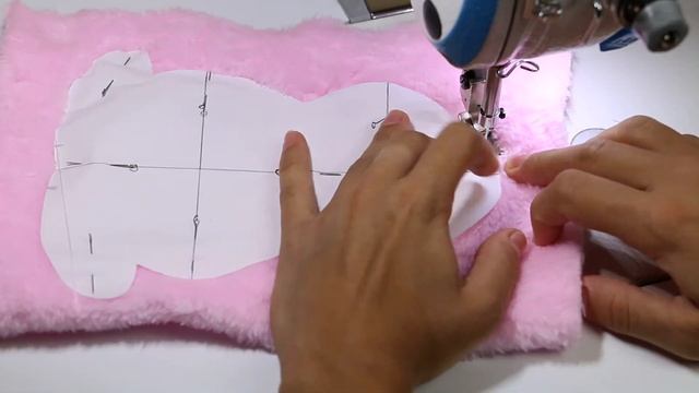 Игрушка зайчик своими руками | Как сшить простого зайца из ткани смотреть онлайн