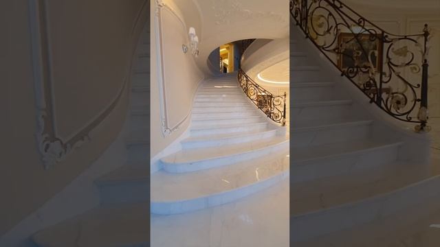 Магия на кончиках ступеней #умныйдом #дизайнинтерьера #дизайнер #москва смотреть онлайн