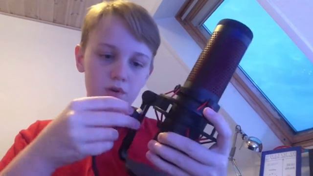 Unboxning af en mikrofon og headset смотреть онлайн