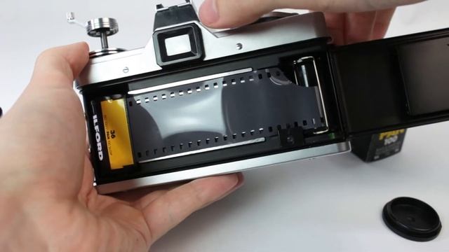 How load 35mm film to Praktica LTL camera / Вставляємо плівку в фотокамеру Praktica LTL смотреть онлайн