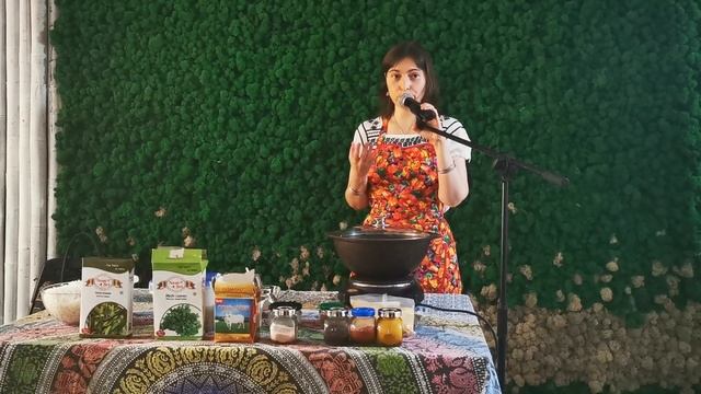 Аза рассказывает как готовить одно очень интересное гуджаратское блюдо (1 часть)