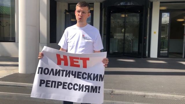 Депутат Мосгордумы фракции КПРФ Павел Тарасов. смотреть онлайн