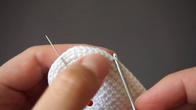 Вязаные кроссовки крючком для куклы Розали, ч1. Crochet sneakers for Rosalie doll, p1. смотреть онлайн