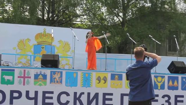 Копия видео Юная красавица - цыганочка зажигает смотреть онлайн