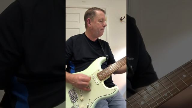 Pistachio Strat with Fender Pure Vintage 65 pickups смотреть онлайн