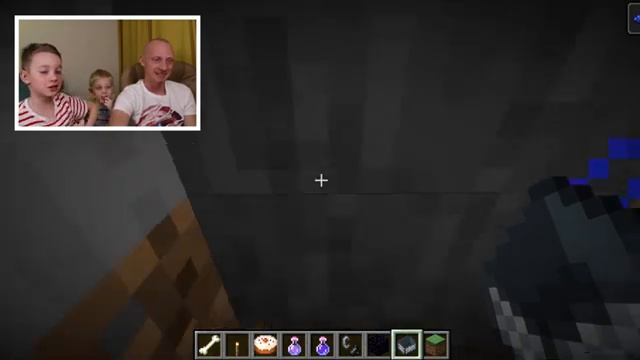 ПАПА первый раз играет в МАЙНКРАФТ | Я сделал КАРТУ для него смотреть онлайн