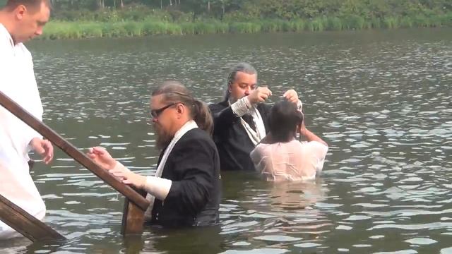 Крещение 2 - х месячных детей в Монастырском озере. Лесосибирск