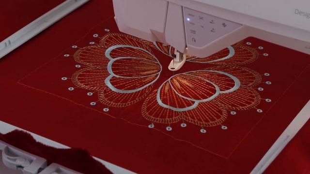 DESIGNER BRILLIANCE™ 80 - deLuxe™ Stitch System смотреть онлайн