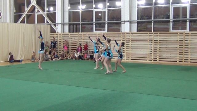 Групповое упражнение с булавами - Луга смотреть онлайн