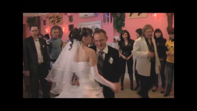 018 МОЛОДОЖЁНЫ ОТКРЫВАЮТ ТАНЦЕВАЛЬНУЮ ПРОГРАММУ.wmv смотреть онлайн