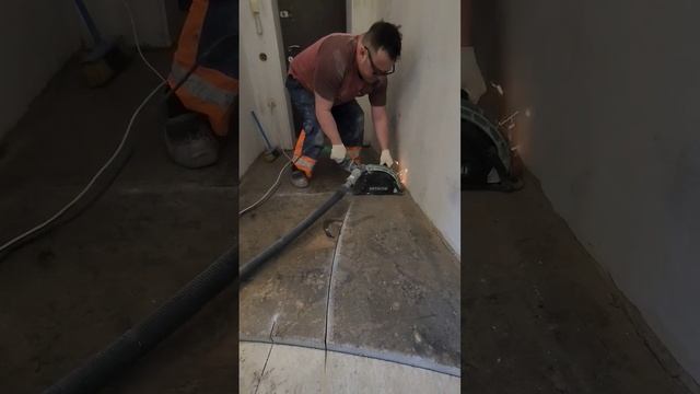 Демонтаж стяжки пола. #ремонтквартир #полусухаястяжка #стяжка #демонтажныеработы