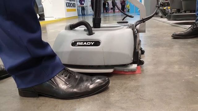 Ручная поломоечная машина LAVOR Professional Ready смотреть онлайн