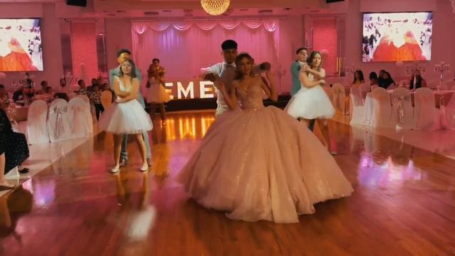 Sweet 16 Waltz | Moonlight | Emely’s Sweet 16 Vals смотреть онлайн