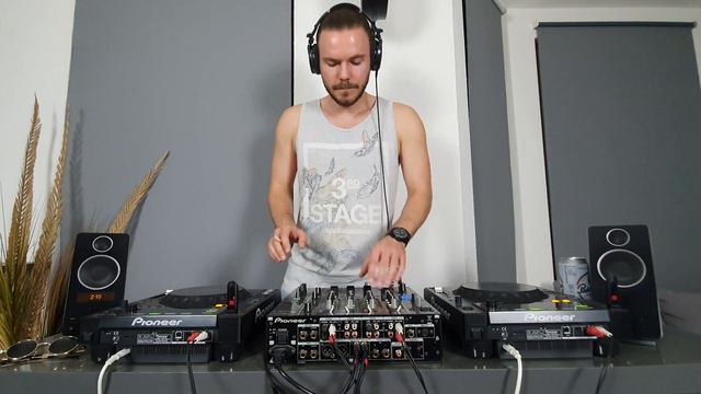 Matonik - On The Decks 2 - Tech House Set смотреть онлайн