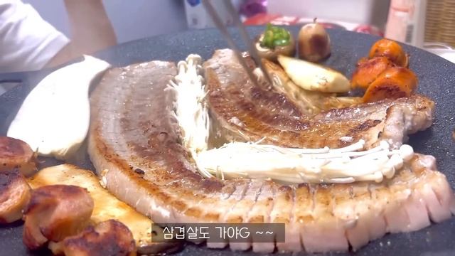 ENG) 자취 브이로그 ? 잔치국수, 육전 그리고 기범주까지 완벽 그 잡채 ? 친구들이랑 소고기 파티 하는 일상 ( 소불고기 전골, 두부김치, 홈파티, 딸기라떼, 크림새우 ) смотреть онлайн