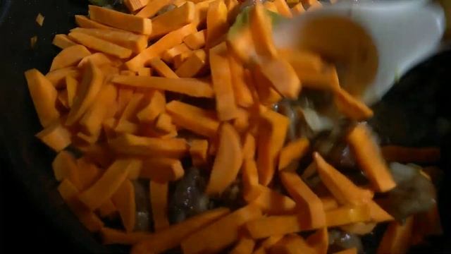 ФАСОЛЬ с МЯСОМ и ОВОЩАМИ, вкуснятина из обычных продуктов и так просто готовиться! смотреть онлайн