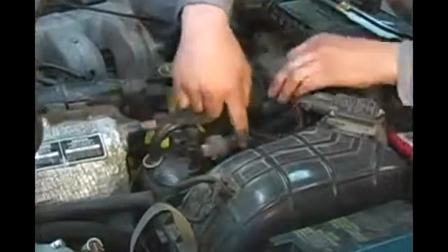 Locating an Inlet Heater Hose смотреть онлайн