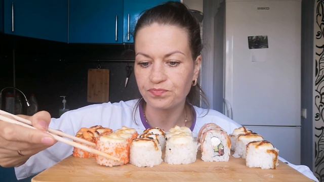 МУКБАНГ СУШИ РОЛЛЫ/MUKBANG HALK FAMILY SUSHI ROLLS ЕДА смотреть онлайн