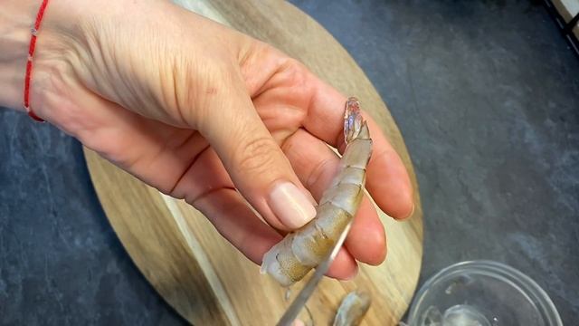 Как правильно почистить КРЕВЕТКУ‼️ #lifehacks #закуски смотреть онлайн