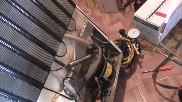 Не работает один компрессор в двухмоторном холодильнике Индезит . смотреть онлайн