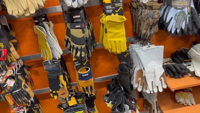 МАГАЗИН СПЕЦОДЯГУ В ВІННПЕГУ. КАНАДА. CUAET смотреть онлайн