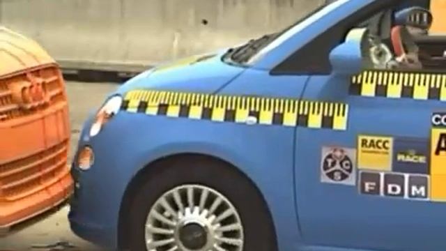 Fiat 500 vs Audi Q7 (ADAC) смотреть онлайн