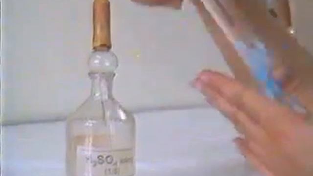 Cu(OH)2+H2SO4.flv смотреть онлайн