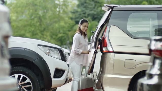 Nissan Serena Simply Magical DirCut смотреть онлайн