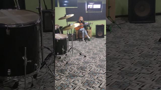 Обучающее занятие игре на Барабанах! смотреть онлайн