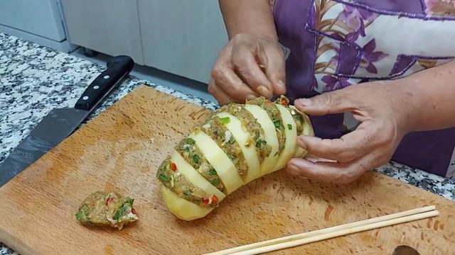 PATETESİ BÖYLE YAPARSAN YANINA HÇ BİR ŞEYE İHTİYACIN OLMAZ. Lezzetli Patates Yemeği Tarifi