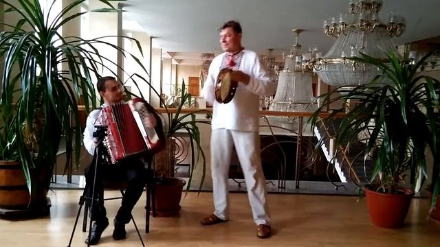 Прокопович зажигает на бубне, Playing the tambourine смотреть онлайн