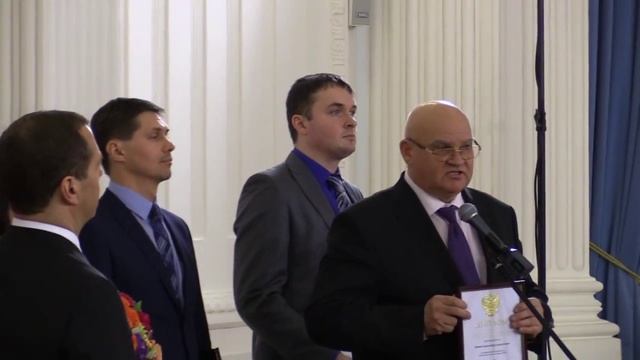 Дмитрий Медведев вручил премию правительства РФ А.Лапину и коллективу издания  «МОЁ»