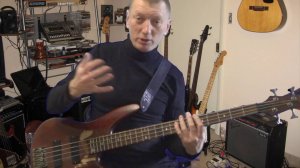 Свип на бас гитаре.  Арпеджио трезвучий,как играть.