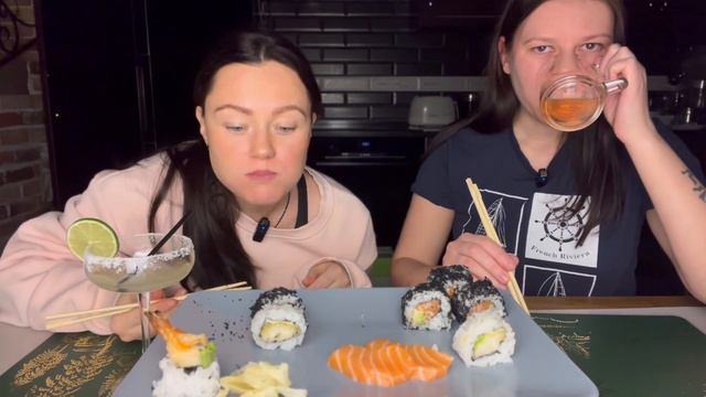 FIRST ASMR MUKBANG | ПЕРВЫЙ АСМР МУКБАНГ |SUSHI ROLLS SASHIMI |СУШИ РОЛЛЫ САШИМИ| 壽司卷 生魚片 | 스시 롤 사시 смотреть онлайн