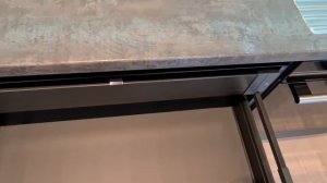 Кухня до потолка, без ручек. Профиль Шуко. Встроенный холодильник.