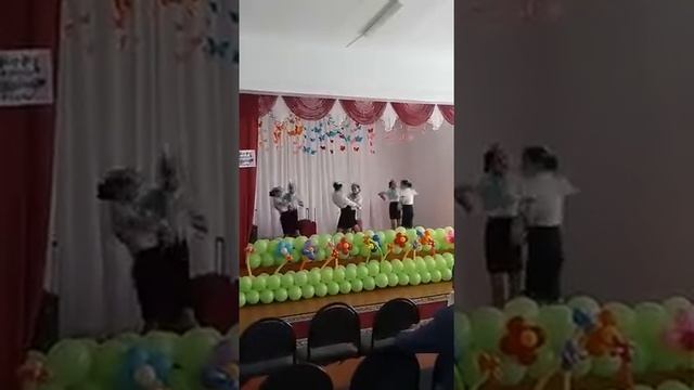 Мы-стюардессы/Выступление в актовом зале перед комиссией/Крутой танец смотреть онлайн