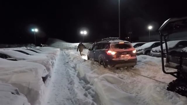 Honda Pioneer 1000 rescue Ford Escape 2.0 EcoBoost Deep Snow смотреть онлайн