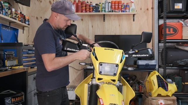 Ep 15. Suzuki DRZ400E Barkbusters Installation смотреть онлайн