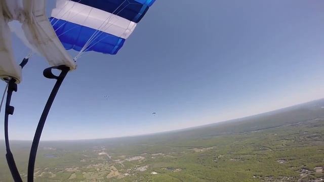 Skydiving at the East Strasburg Airport in PA. смотреть онлайн