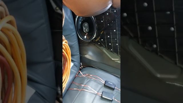 Коаксиальная JBL GTO938, Компонентная Hertz DSK 16 смотреть онлайн