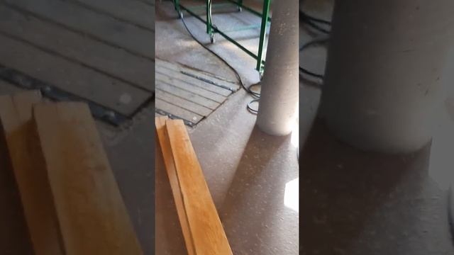 Obrzynarka do desek jednopiłowa. Samojezdna z samoczynnym wyłączaniem. смотреть онлайн